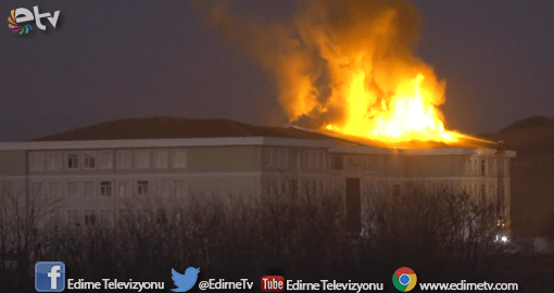LİSEDE KORKUTAN YANGIN