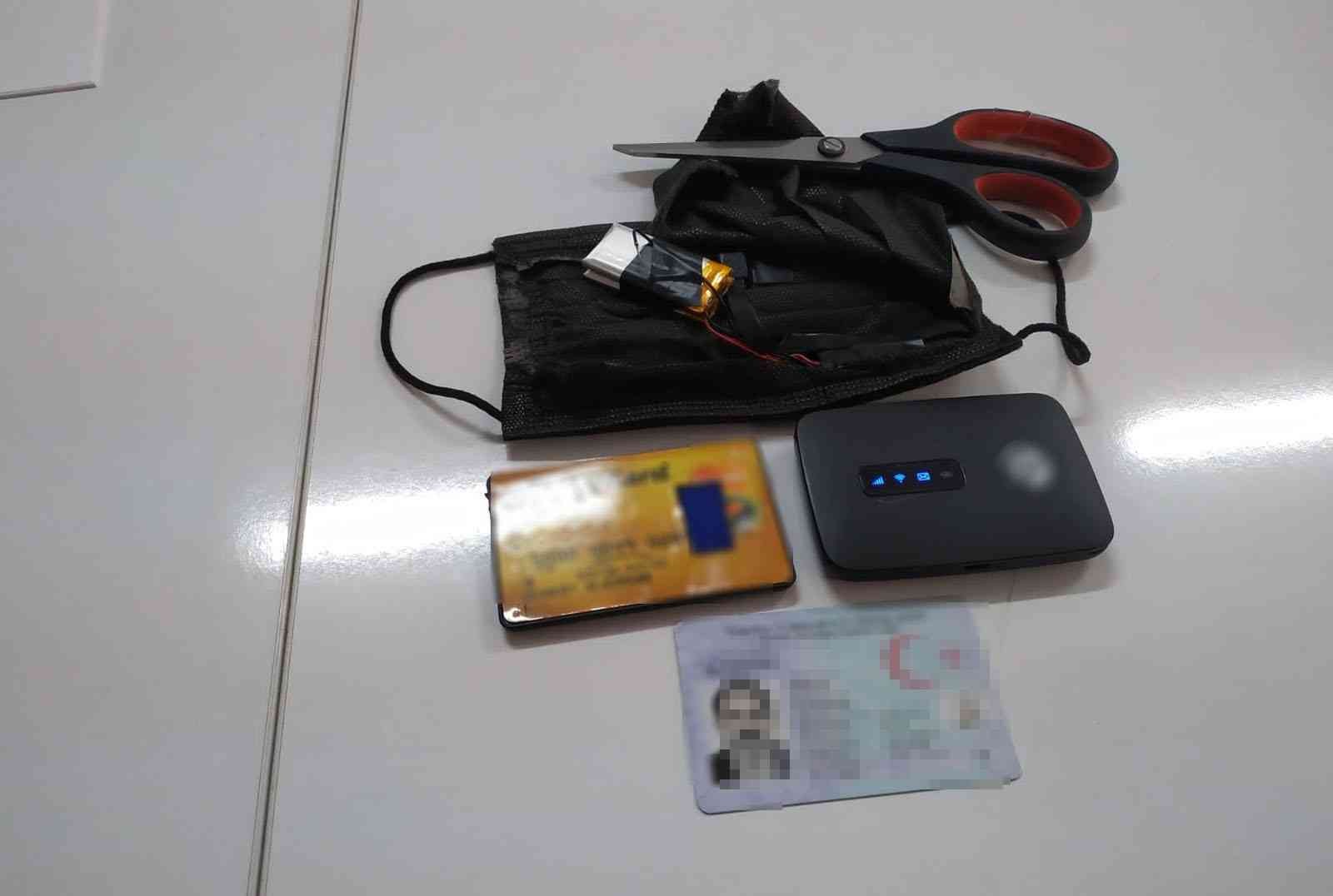 Maltepe’de ehliyet sınavına kopya düzeneğiyle giren şahıs yakalandı Maltepe’de bir ortaokulda yapılan ehliyet sınavına kopya düzeneği ile girdiği tespit edilen 65 yaşındaki K.Ö. yakalandı. Şüphelinin üst ...