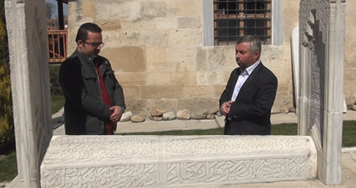 MEZARLIKTA YEMEK İKRAMINA TEPKİ