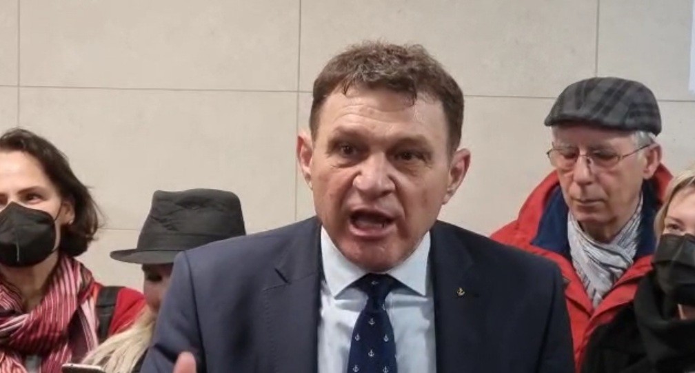 ‘Montrö bildirisi’nde imzası olan emekli Tuğamiral Türker Ertürk ifade verdi Emekli Tuğamiral Türker Ertürk, 103 amiral tarafından yayınlanan ‘Montrö bildirisi’ne ilişkin Ankara’da açılan dava kapsamında, İstanbul’da ...