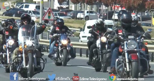 MOTOSİKLETÇİLER SOKAK HAYVANLARI İÇİN GAZLADI