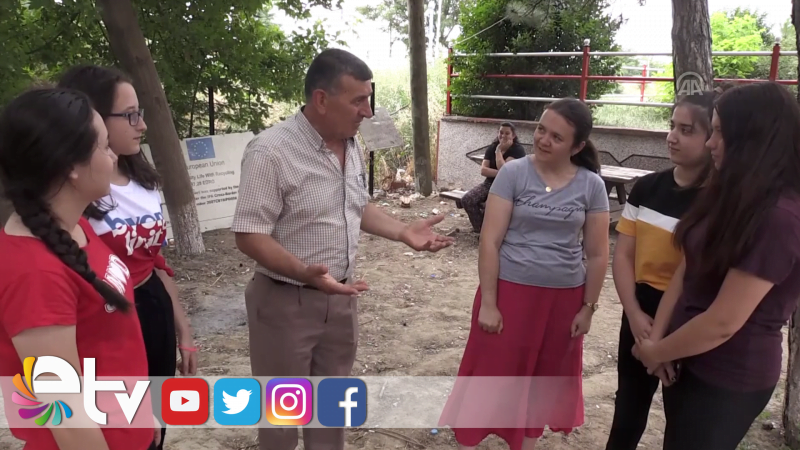 MUHTAR KÖY SAKİNLERİNİN ANTRENÖRLÜĞÜNÜ YAPIYOR