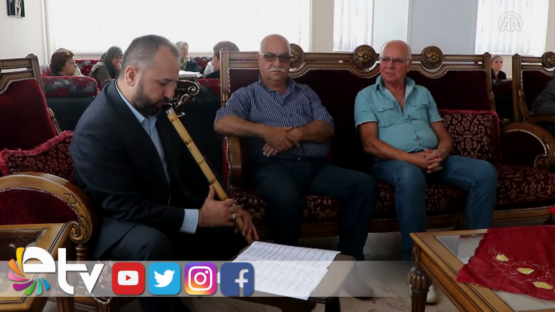 NEY ÜFLEYEREK İNSANLARIN KALBİNE DOKUNUYOR