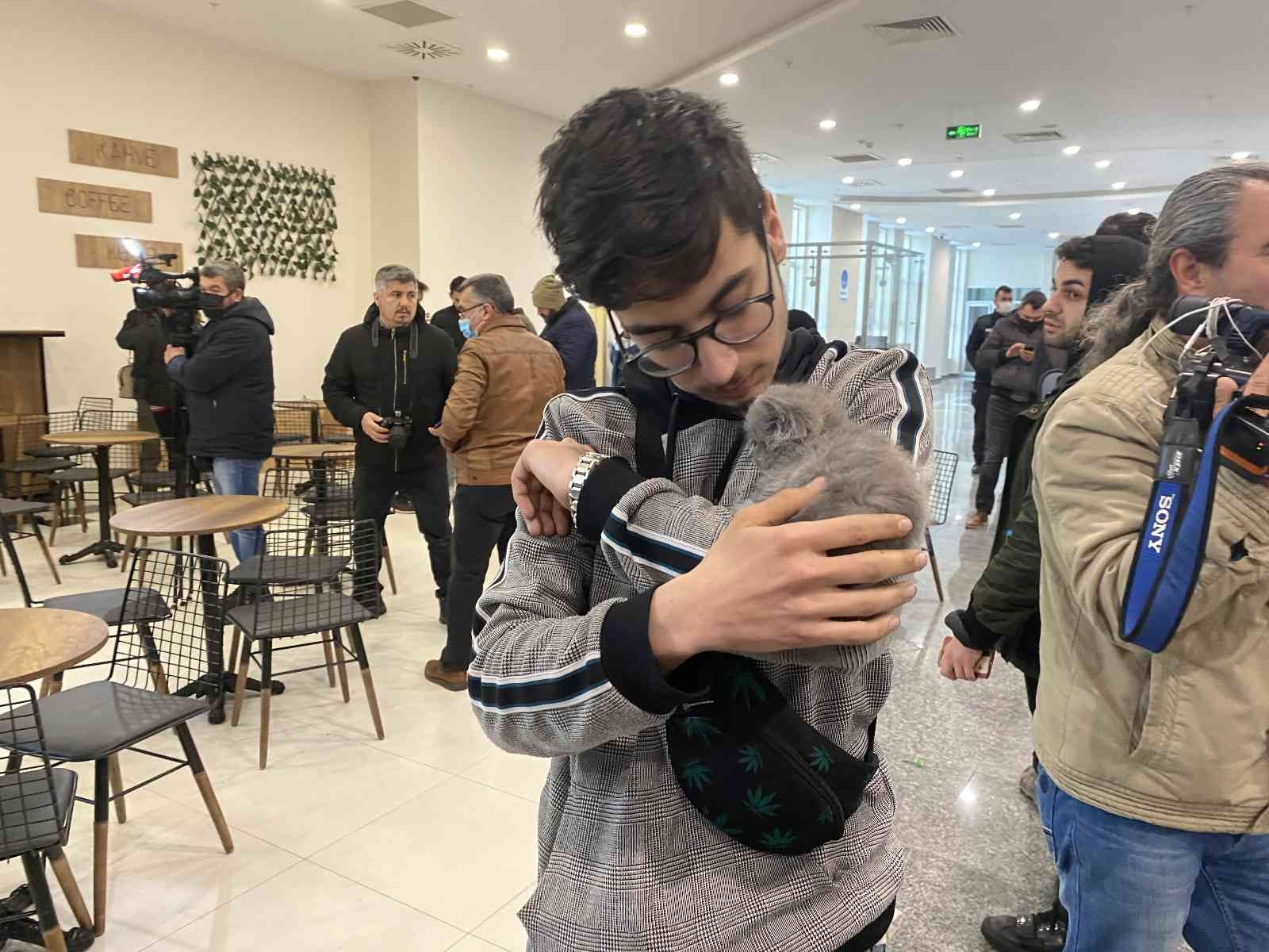 Rusya’nın Ukrayna’ya saldırısının ardından bölgede yaşayan Türkleri tahliye eden ilk otobüsler Edirne’ye ulaştı. Vatandaşlar Türkiye’ye gelmekten ...