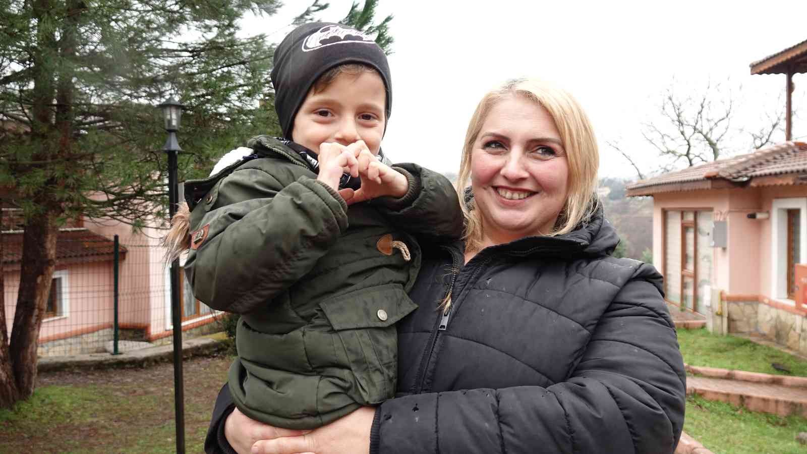 Oğlunun özgürce koşabilmesi için 2 bin 500 kilometre yol geldi KOCAELİ (İHA) – Almanya’da yaşayan Filiz Aksoy, ’ataksi’ teşhisi konulan, kaldırımdan kendi başına çıkamayan, bayır aşağıya kendi başına inemeyen ...