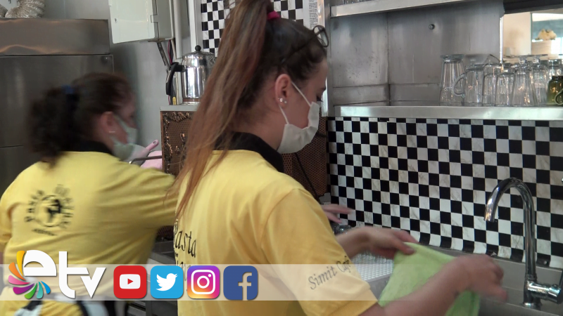 ÖĞRENCİLER ÇALIŞARAK EV KİRASINI ÖDÜYOR