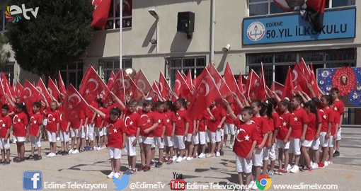 ÖĞRENCİLERDEN 19 MAYIS GÖSTERİSİ