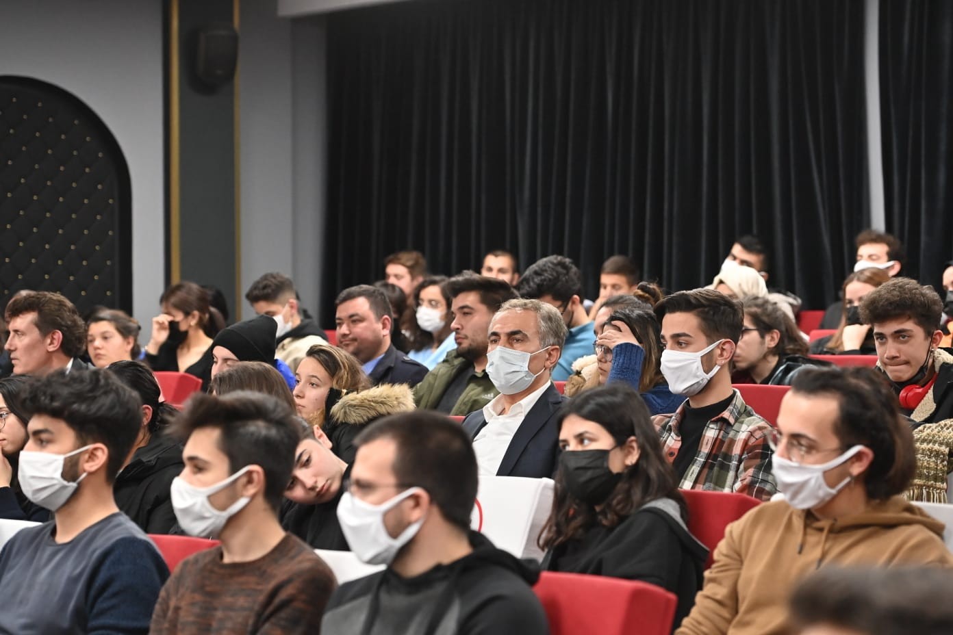 (Özel) Gençler Yücel Hocalarıyla buluştu Balıkesir Büyükşehir Belediye Başkanı Yücel Yılmaz, gençlerle oldukça yüksek enerjili, bol muhabbetli bir buluşma gerçekleştirdi. Balıkesir ...