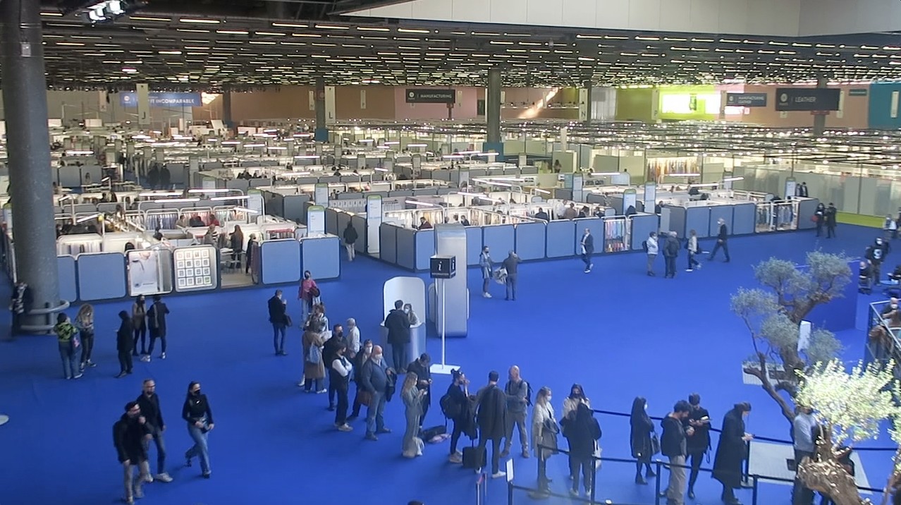 Paris’teki moda fuarında Türk rüzgarı Fransa’nın başkenti Paris’te 8-10 Şubat tarihleri arasında gerçekleştirilen Premiere Vision’a katılan Türk deri firmasının yeni kürklü kuzu ...