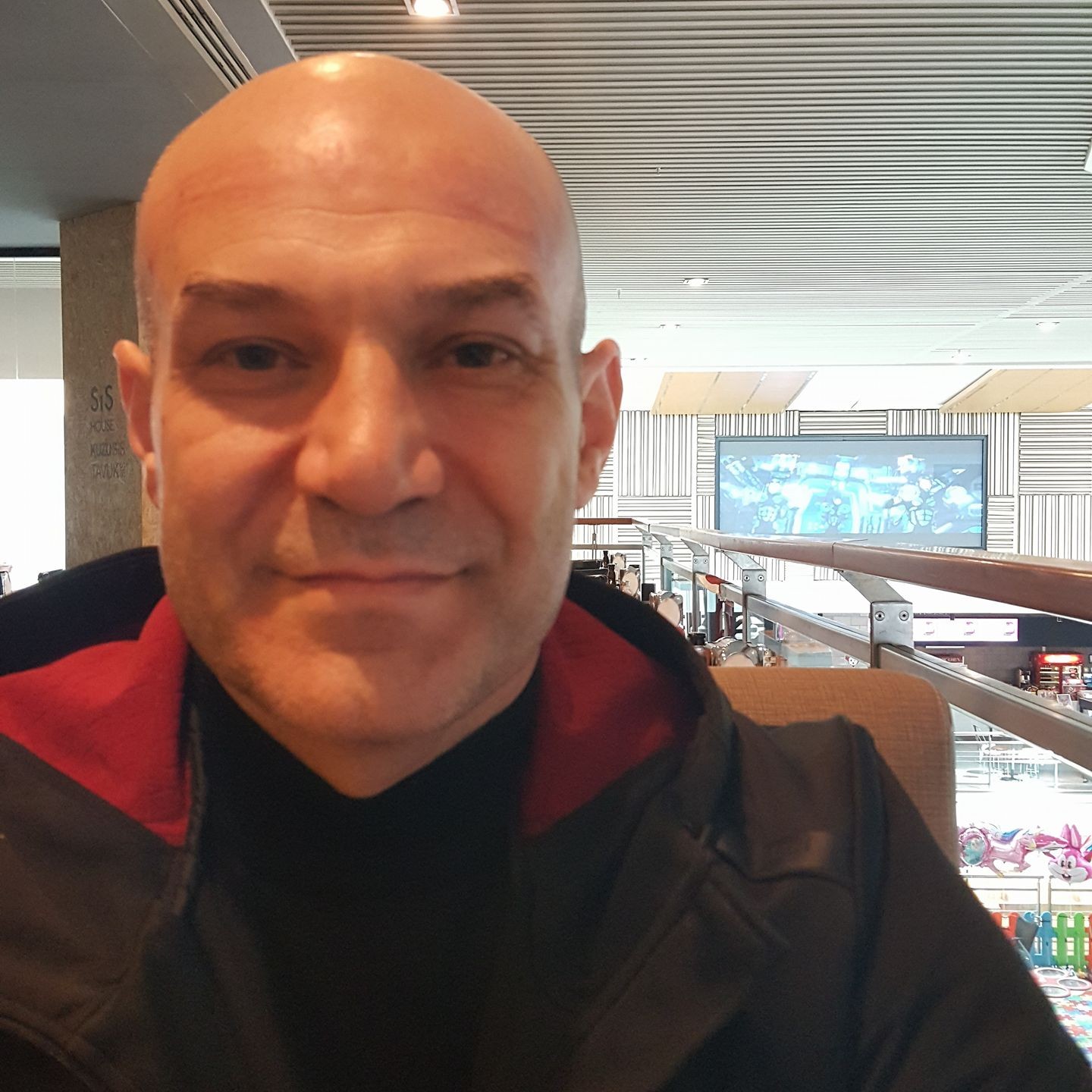 Polis memurunu şehit eden ehliyetsiz sürücü: "Ben kimseyi bilerek öldürmedim. Çarpmamak için şerit değiştirdim" Yalova’da, sokağa çıkma yasağında uygulama noktasında kendisini durdurmak isteyen polis memuru Mustafa Emanetoğlu’na otomobille çarparak şehit ...