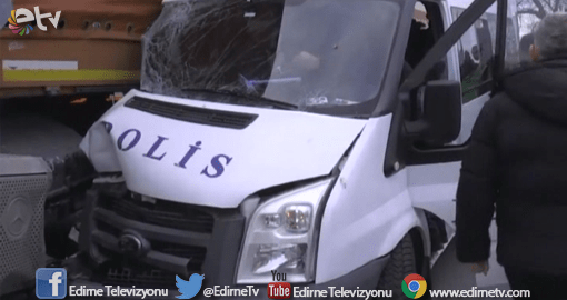 POLİS MİNİBÜSÜ İLE TIR ÇARPIŞTI