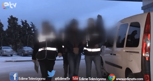 POLİSİ GÖRÜNCE ÇATIYA ÇIKTI
