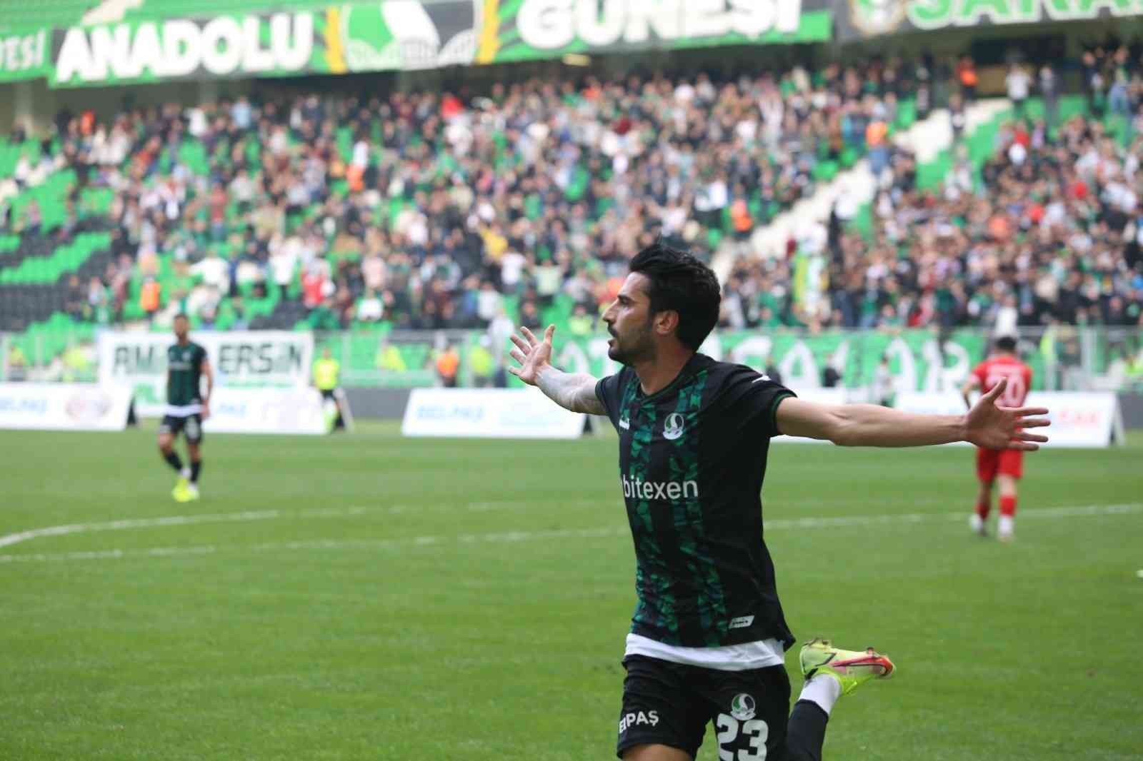TFF 2. Lig’de 58 puanla liderliğini sürdüren Sakaryaspor’da gol yükünü iki isim sırtlıyor. Ozan Sol ve Tahir Babaoğlu attıkları gollerle yeşil ...