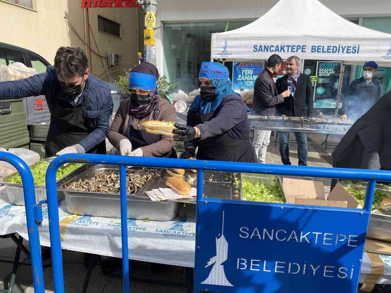 Sancaktepe’de festivalde 7 ton hamsi dağıtıldı Sancaktepe Belediyesi ve Sancaktepe Trabzonlular Derneği’nin 4’üncüsünü düzenlediği Hamsi Festivali’nde vatandaşlara 7 ton hamsi ikram edildi ...