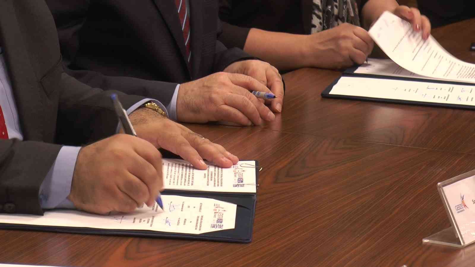 Savunma sanayinin kritik malzemelerinin üretimi için deneme üssü kurulacak Kocaeli’nin Gebze ilçesinde bir araya gelen kurumların işbirliğinde "Magnezyum Alaşımları İçin İkiz Merdaneli Döküm Sistemi" protokolü imzalandı ...