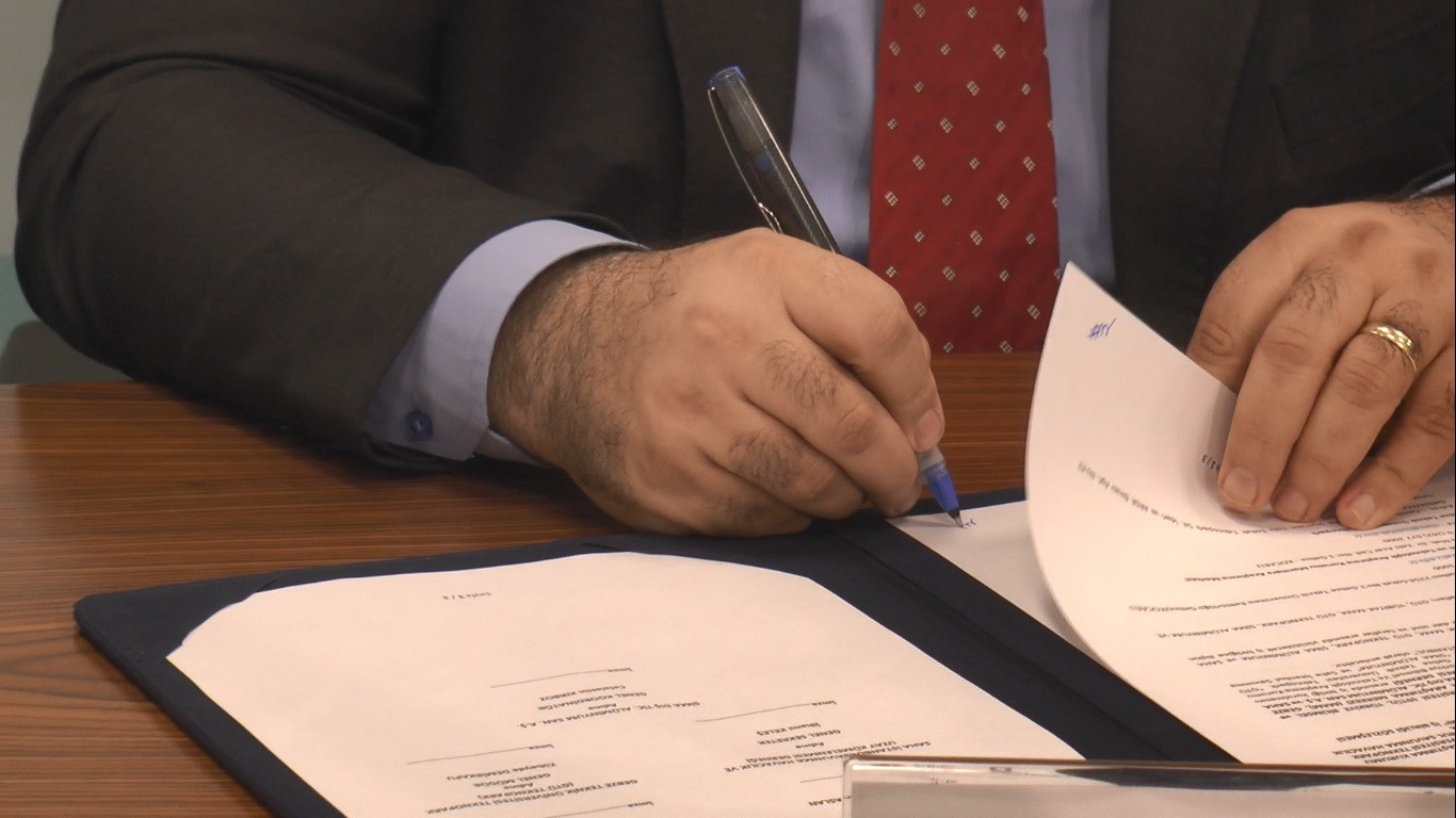 Savunma sanayinin kritik malzemelerinin üretimi için deneme üssü kurulacak Kocaeli’nin Gebze ilçesinde bir araya gelen kurumların işbirliğinde "Magnezyum Alaşımları İçin İkiz Merdaneli Döküm Sistemi" protokolü imzalandı ...