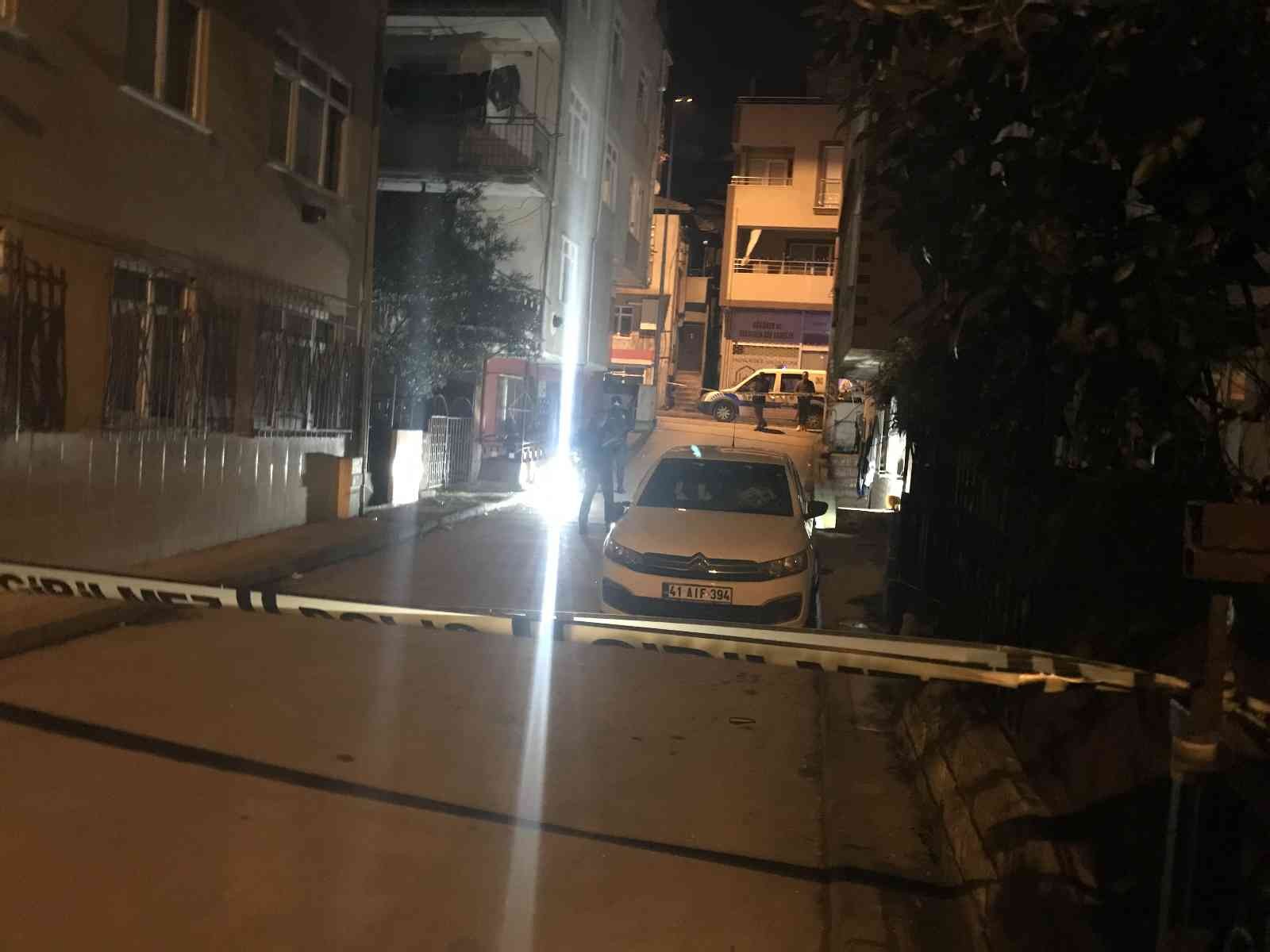 Sokak ortasında silahla vurulan şahıs yaralandı Kocaeli’de bir kişi, sokak ortasında silahla vurularak yaralandı. Olay, İzmit ilçesine bağlı Bekirdere Mahallesi Şevketbey Sokak üzerinde meydana ...