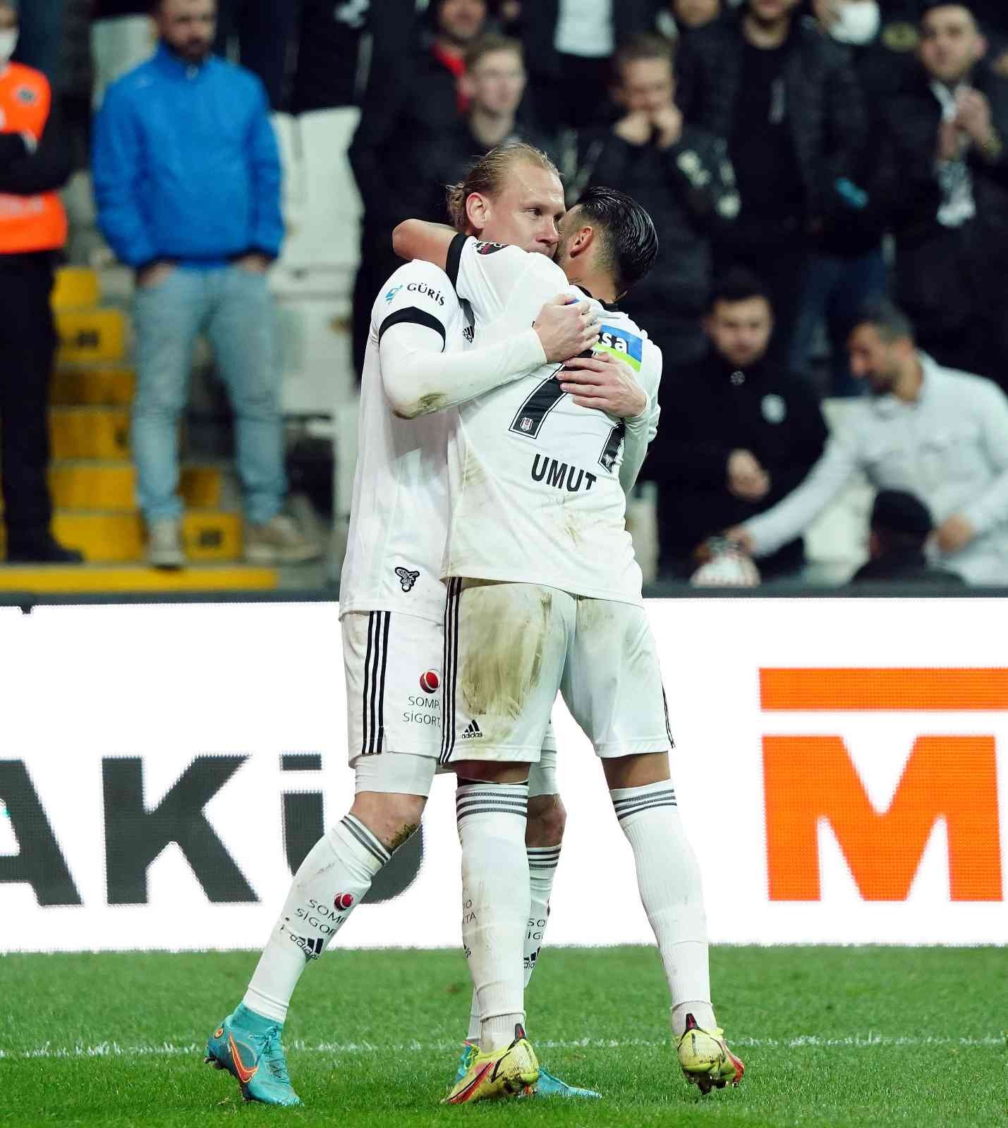 Spor Toto Süper Lig: Beşiktaş: 1 - Altay: 0 (Maç sonucu) Spor Toto Süper Lig’in 26. haftasında Beşiktaş, Altay’ı ağırladı. Müsabaka siyah-beyazlı ekibin 1-0’lık üstünlüğüyle sona erdi. Maçtan ...