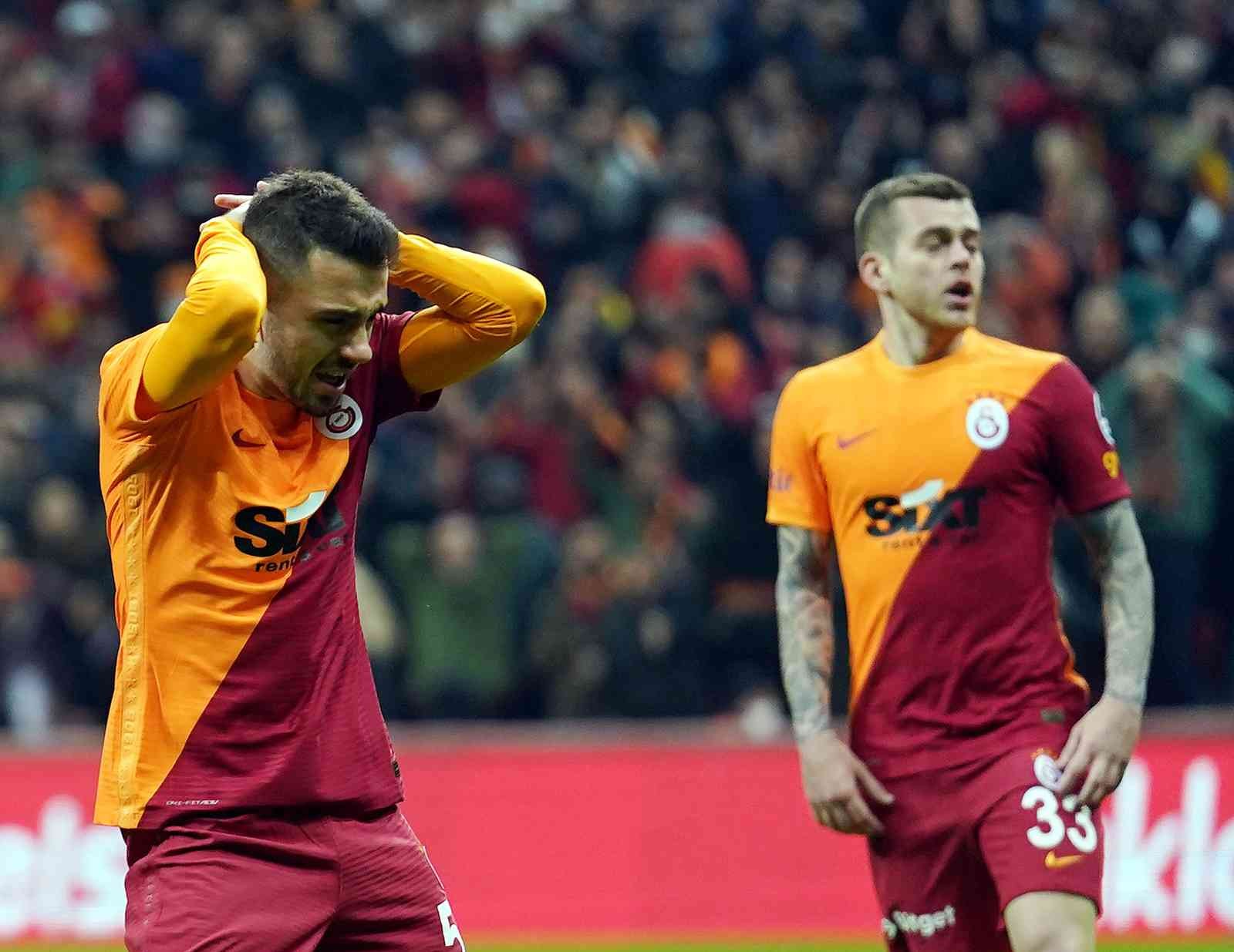 Spor Toto Süper Lig: Galatasaray: 0 - Çaykur Rizespor: 1 (Maç devam ediyor) Spor Toto Süper Lig’in 27. haftasında Galatasaray, Çaykur Rizespor’u konuk ediyor. Mücadelenin 15 dakikası Karadeniz ekibinin 1-0 üstünlüğü ile ...