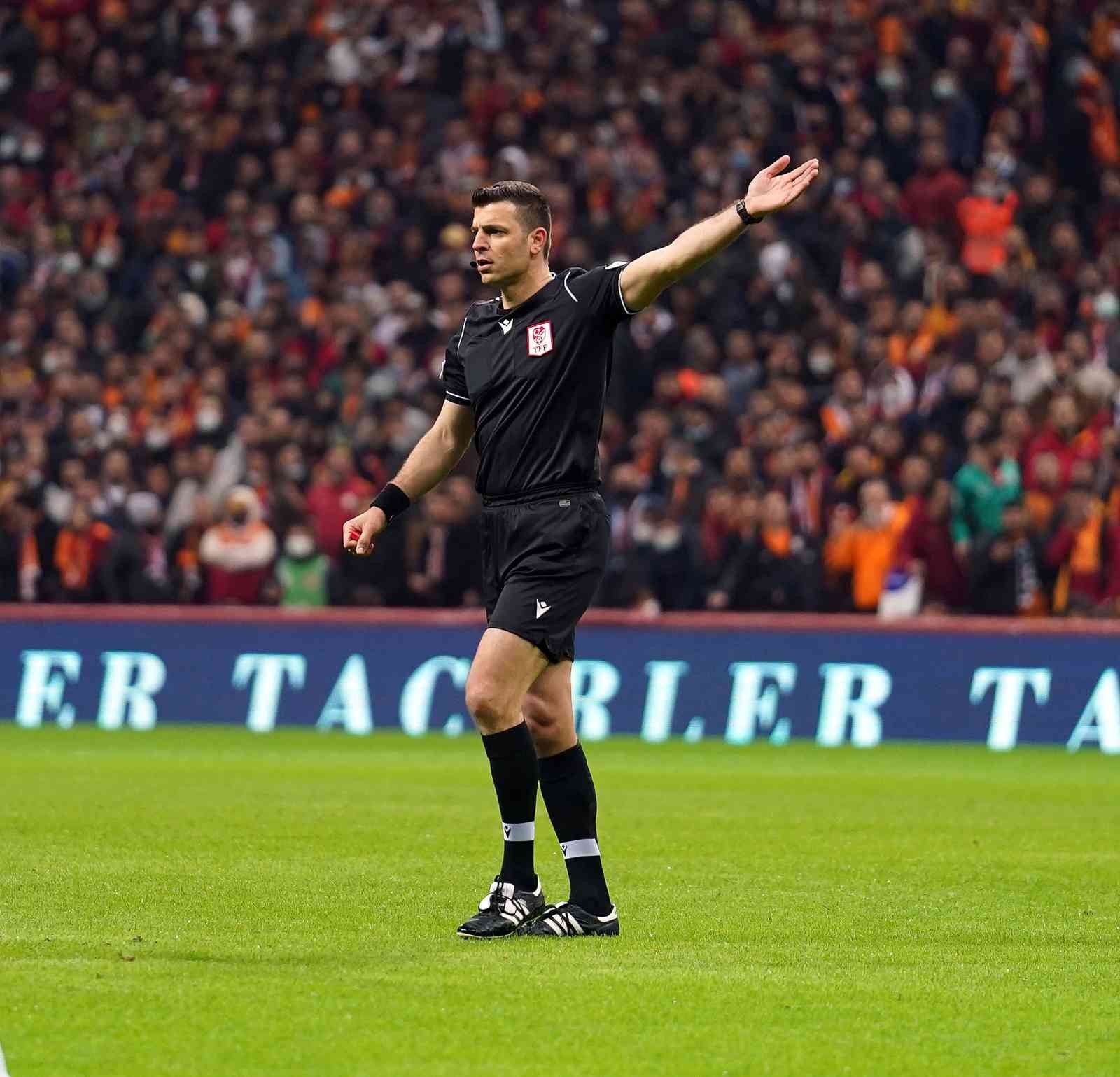 Spor Toto Süper Lig: Galatasaray: 0 - Çaykur Rizespor: 1 (Maç devam ediyor) Spor Toto Süper Lig’in 27. haftasında Galatasaray, Çaykur Rizespor’u konuk ediyor. Mücadelenin 15 dakikası Karadeniz ekibinin 1-0 üstünlüğü ile ...