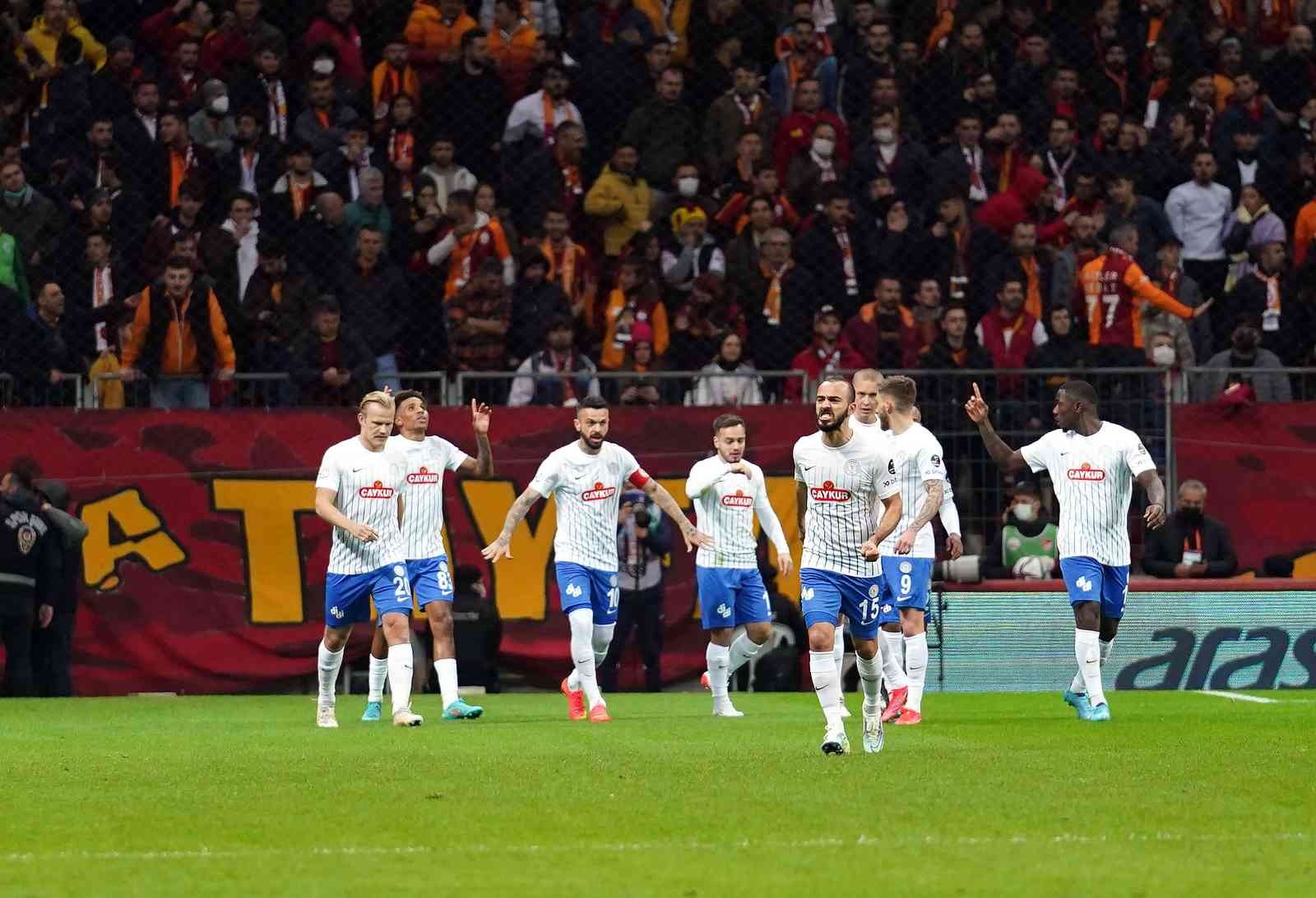 Spor Toto Süper Lig: Galatasaray: 0 - Çaykur Rizespor: 1 (Maç devam ediyor) Spor Toto Süper Lig’in 27. haftasında Galatasaray, Çaykur Rizespor’u konuk ediyor. Mücadelenin 15 dakikası Karadeniz ekibinin 1-0 üstünlüğü ile ...