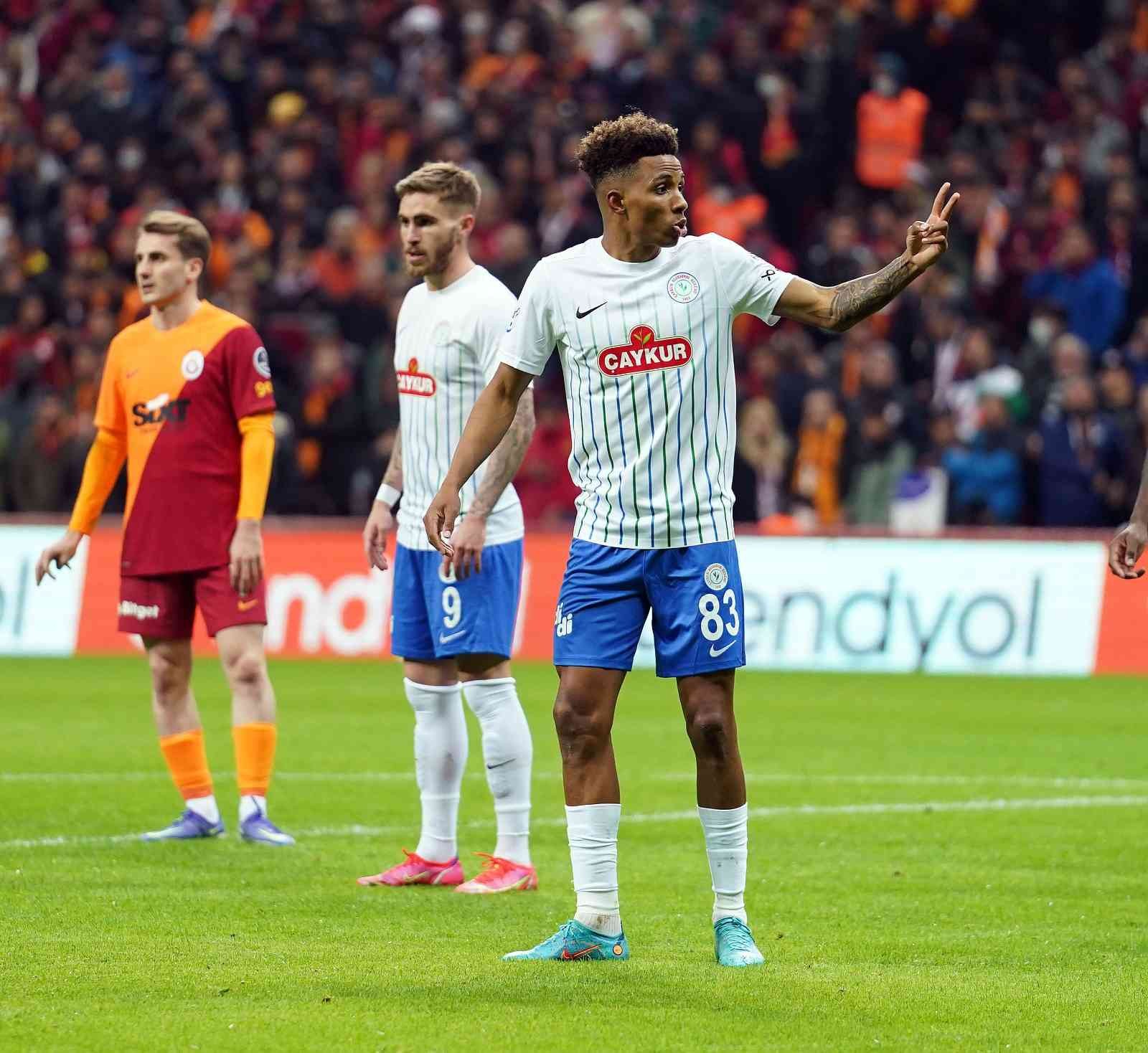 Spor Toto Süper Lig: Galatasaray: 0 - Çaykur Rizespor: 1 (Maç devam ediyor) Spor Toto Süper Lig’in 27. haftasında Galatasaray, Çaykur Rizespor’u konuk ediyor. Mücadelenin 15 dakikası Karadeniz ekibinin 1-0 üstünlüğü ile ...