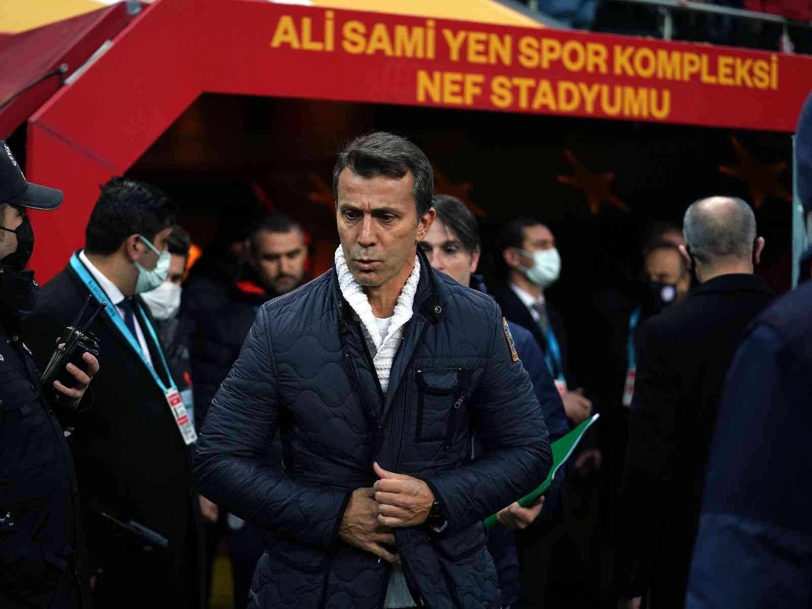 Spor Toto Süper Lig: Galatasaray: 0 - Çaykur Rizespor: 1 (Maç devam ediyor) Spor Toto Süper Lig’in 27. haftasında Galatasaray, Çaykur Rizespor’u konuk ediyor. Mücadelenin 15 dakikası Karadeniz ekibinin 1-0 üstünlüğü ile ...