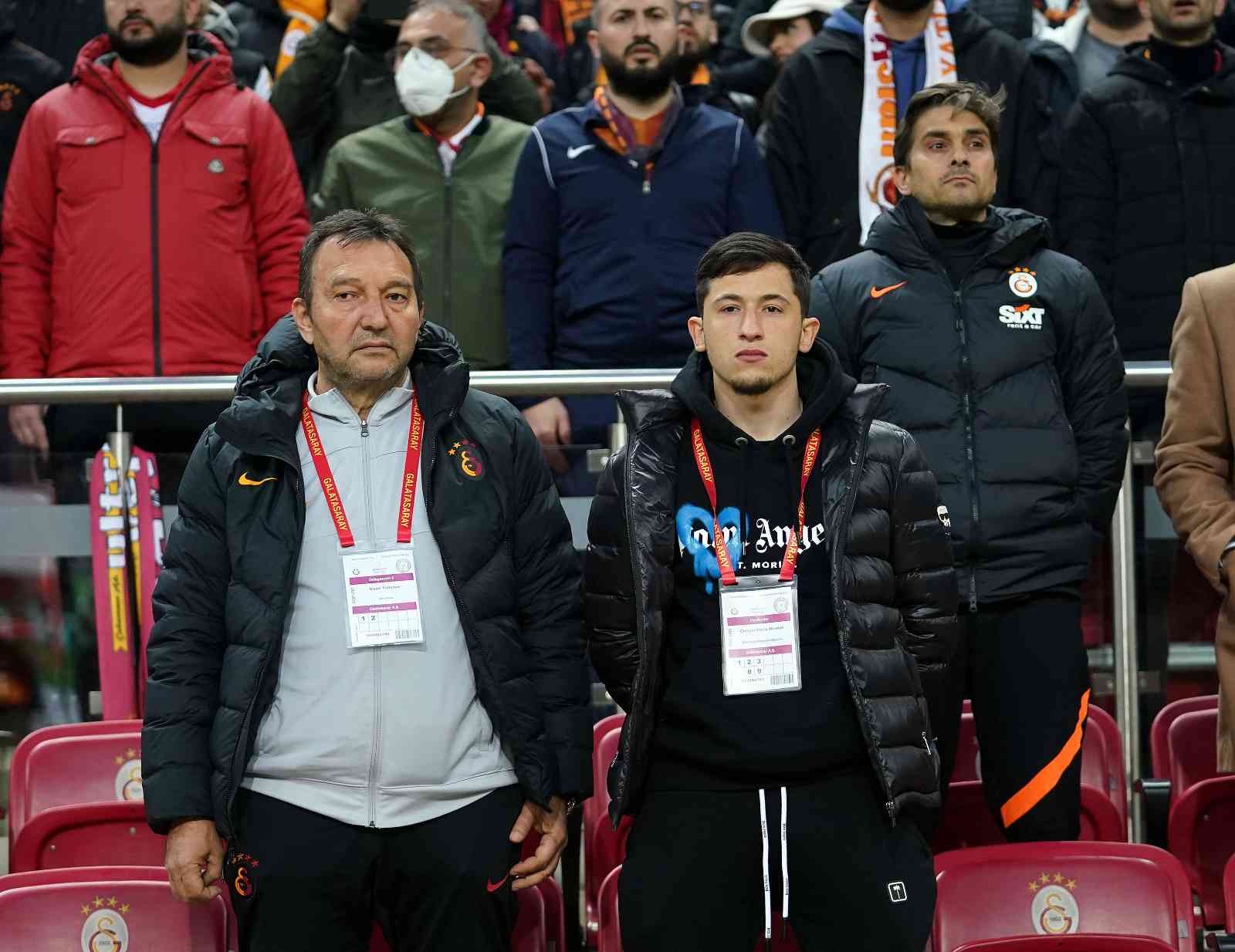 Spor Toto Süper Lig: Galatasaray: 0 - Çaykur Rizespor: 1 (Maç devam ediyor) Spor Toto Süper Lig’in 27. haftasında Galatasaray, Çaykur Rizespor’u konuk ediyor. Mücadelenin 15 dakikası Karadeniz ekibinin 1-0 üstünlüğü ile ...