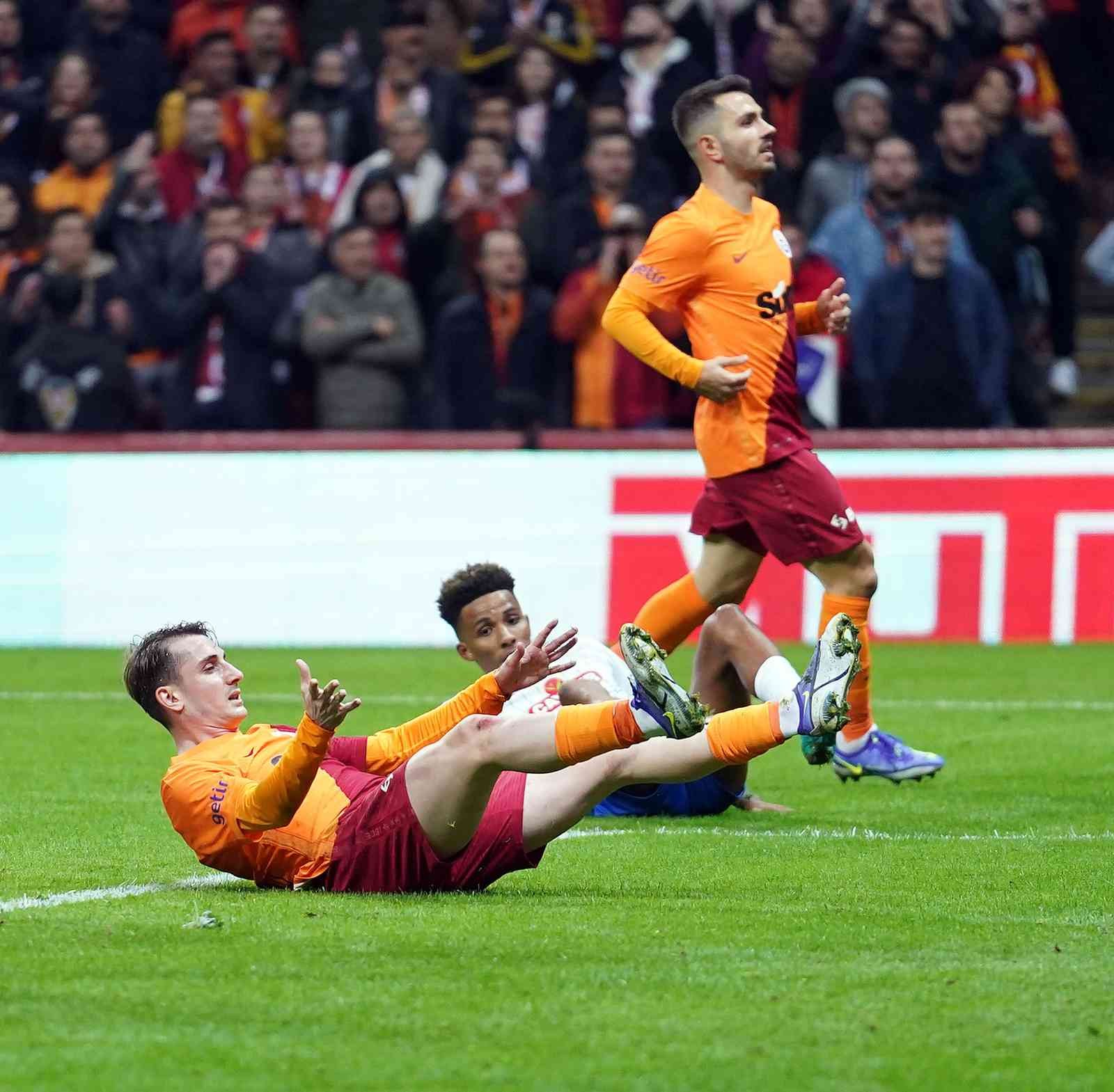Spor Toto Süper Lig: Galatasaray: 1 - Çaykur Rizespor: 1 (İlk yarı) Spor Toto Süper Lig’in 27. haftasında Galatasaray, Çaykur Rizespor’u ağırlıyor. Müsabakanın ilk yarısı 1-1’lik eşitlikle sona erdi. Maçtan ...