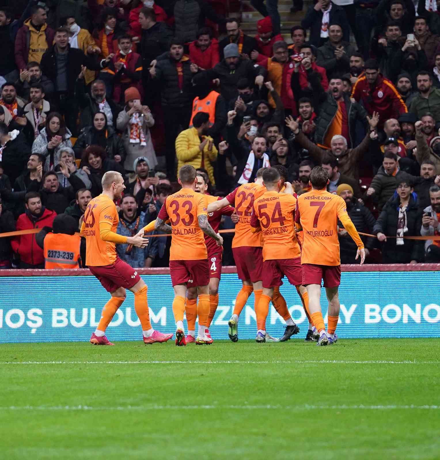 Spor Toto Süper Lig: Galatasaray: 1 - Çaykur Rizespor: 1 (İlk yarı) Spor Toto Süper Lig’in 27. haftasında Galatasaray, Çaykur Rizespor’u ağırlıyor. Müsabakanın ilk yarısı 1-1’lik eşitlikle sona erdi. Maçtan ...