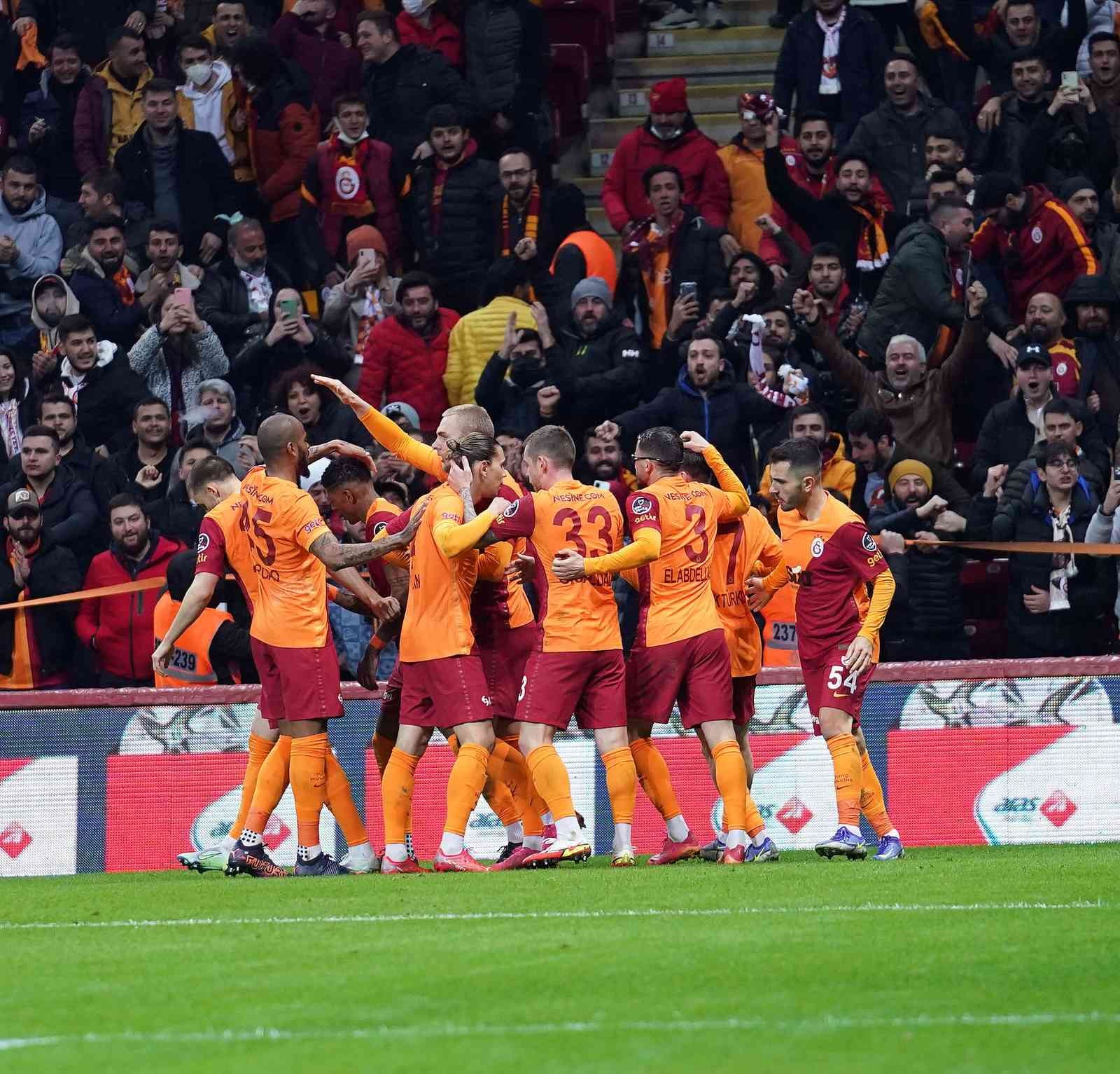 Spor Toto Süper Lig: Galatasaray: 1 - Çaykur Rizespor: 1 (İlk yarı) Spor Toto Süper Lig’in 27. haftasında Galatasaray, Çaykur Rizespor’u ağırlıyor. Müsabakanın ilk yarısı 1-1’lik eşitlikle sona erdi. Maçtan ...