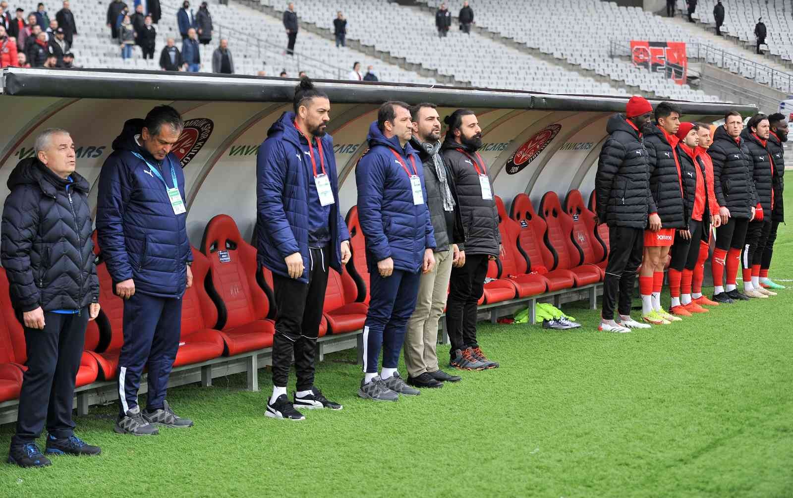 Spor Toto Süper Lig: Karagümrük: 0 - Sivasspor: 0 (Maç devam ediyor) Spor Toto Süper Lig’in 26. haftasında Karagümrük, Sivasspor’u konuk ediyor. Mücadelenin 25 dakikası golsüz eşitlikle geçildi. Kaynak: İHA