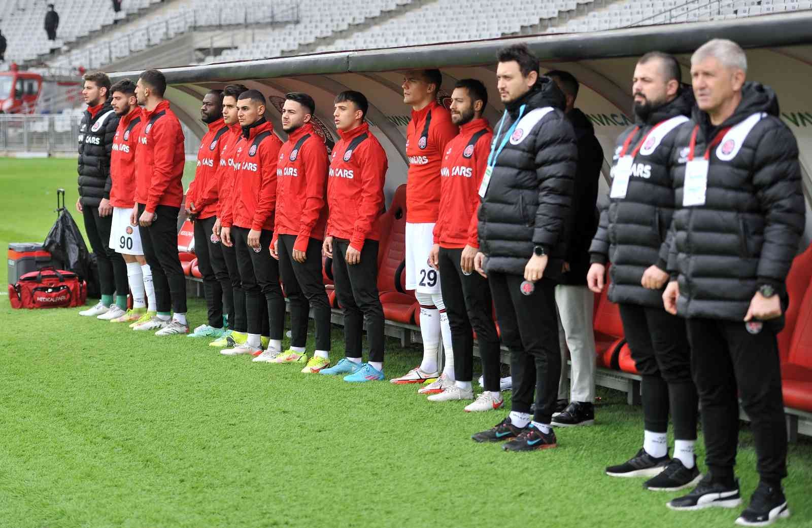 Spor Toto Süper Lig: Karagümrük: 0 - Sivasspor: 0 (Maç devam ediyor) Spor Toto Süper Lig’in 26. haftasında Karagümrük, Sivasspor’u konuk ediyor. Mücadelenin 25 dakikası golsüz eşitlikle geçildi. Kaynak: İHA