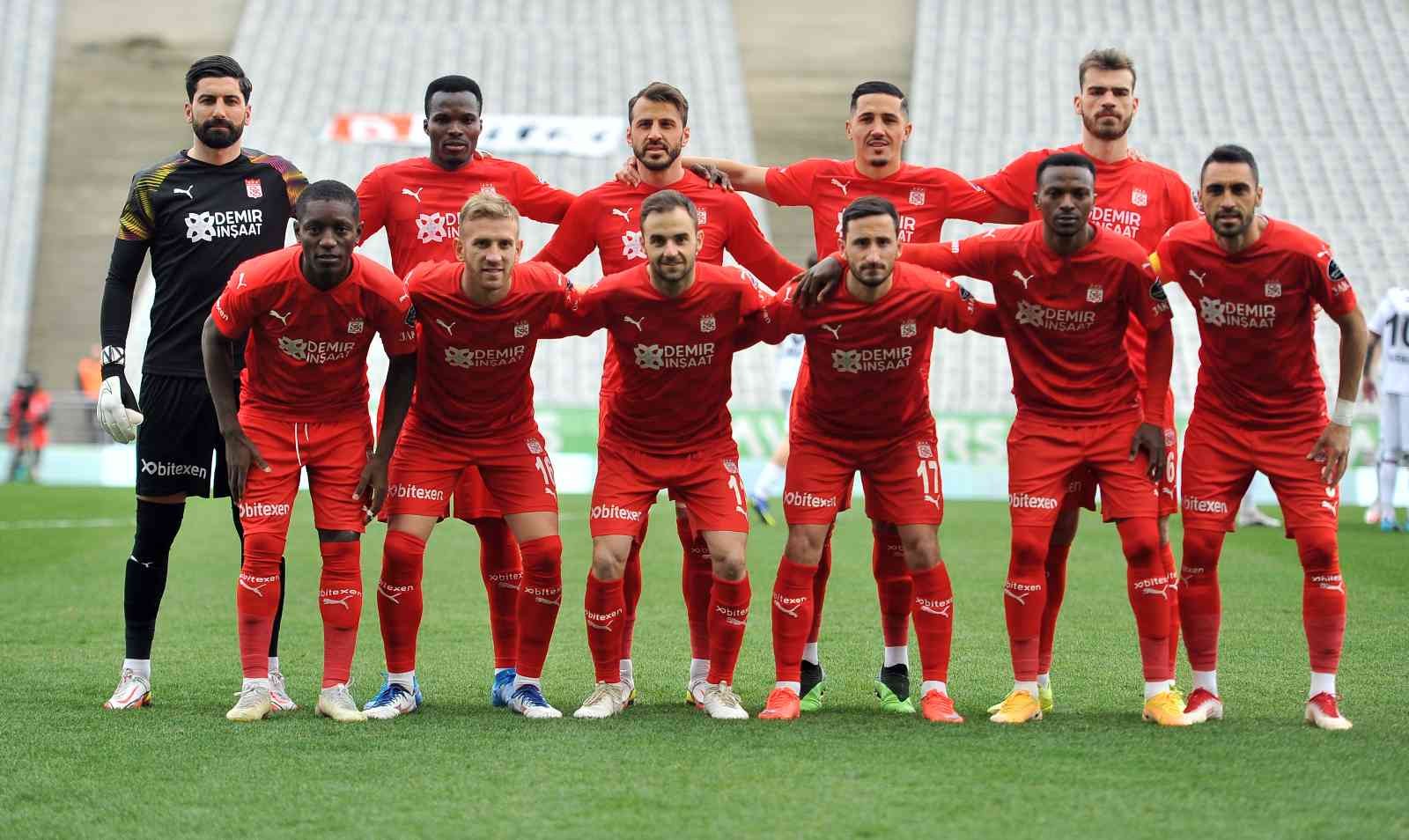 Spor Toto Süper Lig: Karagümrük: 0 - Sivasspor: 0 (Maç devam ediyor) Spor Toto Süper Lig’in 26. haftasında Karagümrük, Sivasspor’u konuk ediyor. Mücadelenin 25 dakikası golsüz eşitlikle geçildi. Kaynak: İHA
