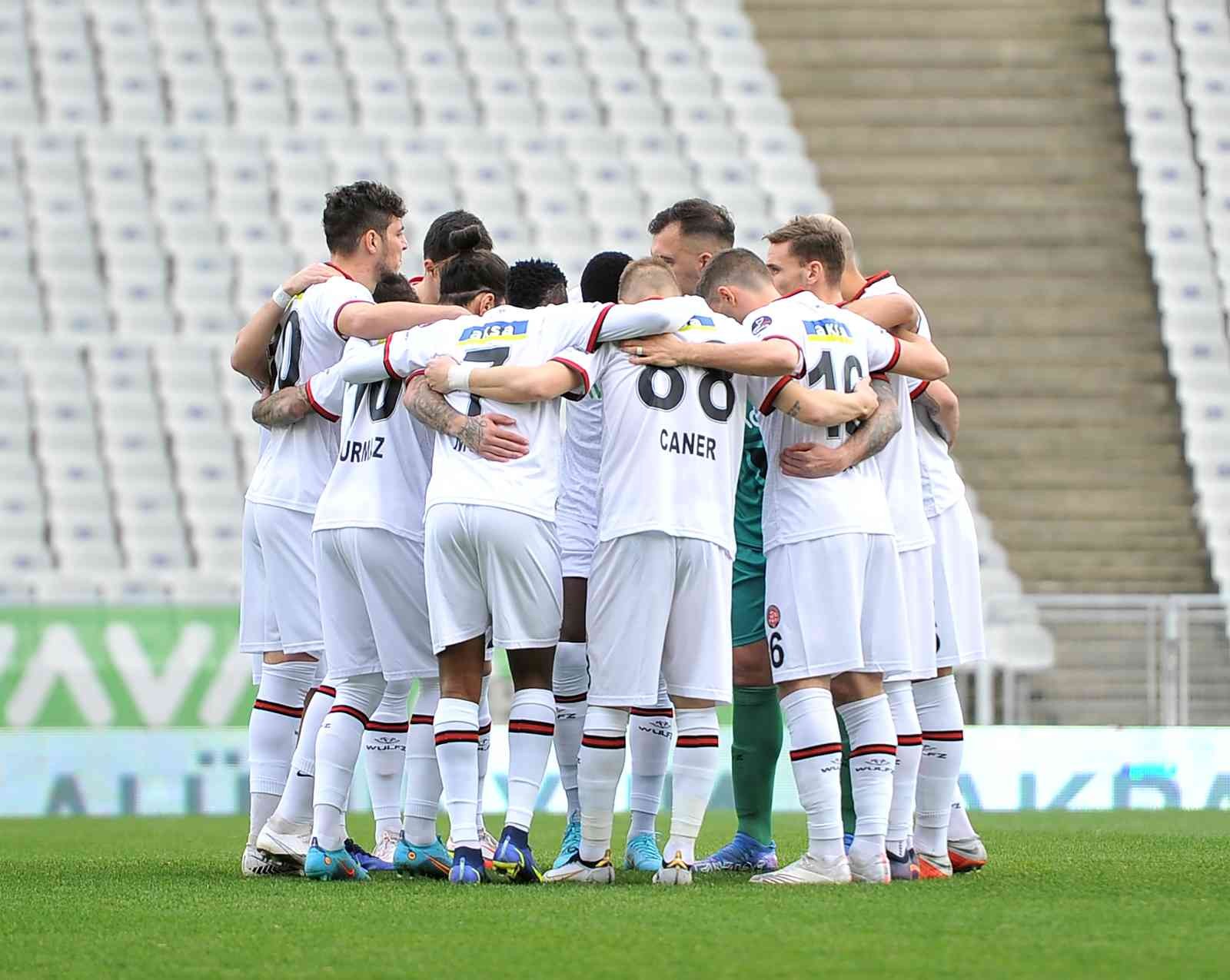 Spor Toto Süper Lig: Karagümrük: 0 - Sivasspor: 0 (Maç devam ediyor) Spor Toto Süper Lig’in 26. haftasında Karagümrük, Sivasspor’u konuk ediyor. Mücadelenin 25 dakikası golsüz eşitlikle geçildi. Kaynak: İHA