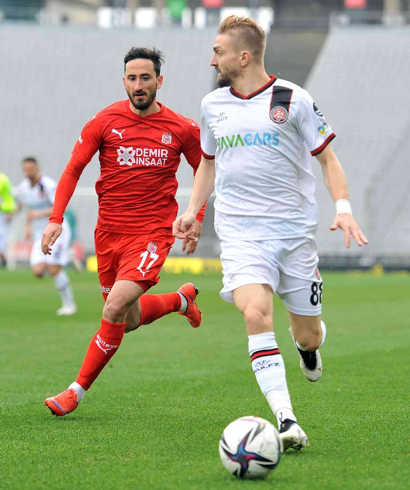 Spor Toto Süper Lig: Karagümrük: 0 - Sivasspor: 0 (Maç devam ediyor) Spor Toto Süper Lig’in 26. haftasında Karagümrük, Sivasspor’u konuk ediyor. Mücadelenin 25 dakikası golsüz eşitlikle geçildi. Kaynak: İHA