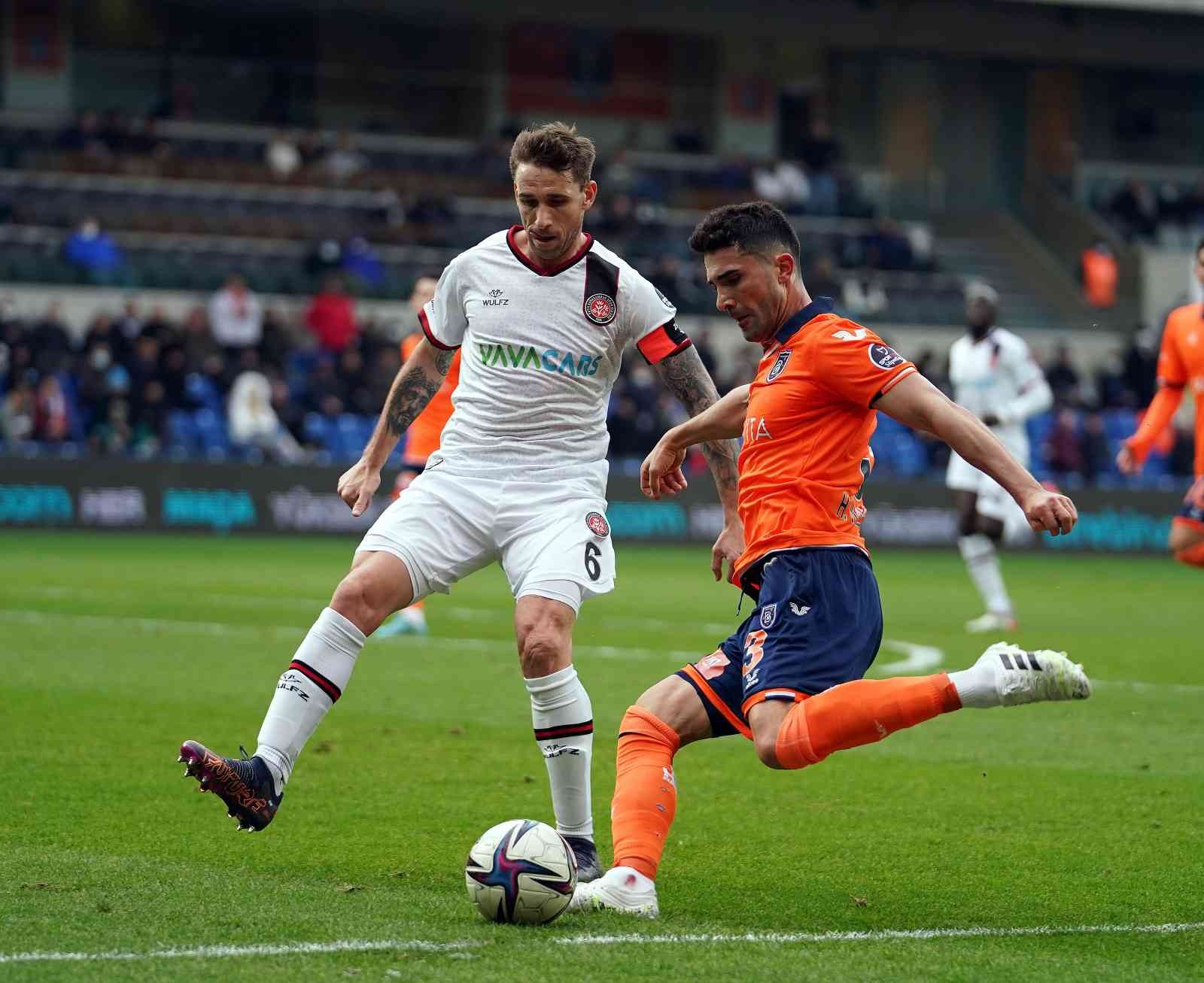 Spor Toto Süper Lig: Medipol Başakşehir: 1 - Fatih Karagümrük: 2 (İlk yarı) Spor Toto Süper Lig’in 27. haftasında Medipol Başakşehir, Fatih Karagümrük’ü ağırlıyor. Müsabakanın ilk yarısı konuk ekibin 2-1’lik üstünlüğüyle ...