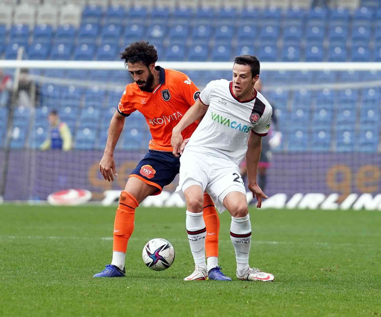 Spor Toto Süper Lig: Medipol Başakşehir: 1 - Fatih Karagümrük: 2 (İlk yarı) Spor Toto Süper Lig’in 27. haftasında Medipol Başakşehir, Fatih Karagümrük’ü ağırlıyor. Müsabakanın ilk yarısı konuk ekibin 2-1’lik üstünlüğüyle ...