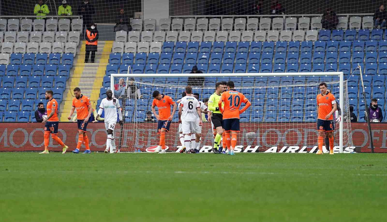 Spor Toto Süper Lig: Medipol Başakşehir: 1 - Fatih Karagümrük: 2 (İlk yarı) Spor Toto Süper Lig’in 27. haftasında Medipol Başakşehir, Fatih Karagümrük’ü ağırlıyor. Müsabakanın ilk yarısı konuk ekibin 2-1’lik üstünlüğüyle ...