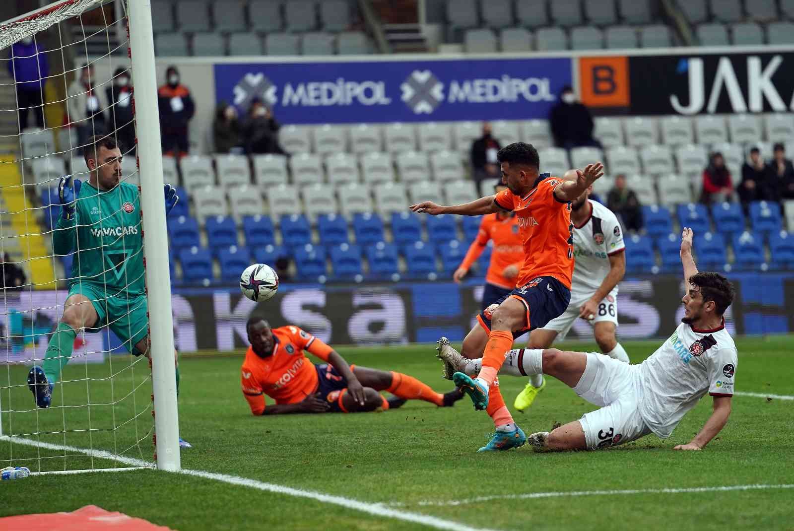 Spor Toto Süper Lig: Medipol Başakşehir: 1 - Fatih Karagümrük: 2 (İlk yarı) Spor Toto Süper Lig’in 27. haftasında Medipol Başakşehir, Fatih Karagümrük’ü ağırlıyor. Müsabakanın ilk yarısı konuk ekibin 2-1’lik üstünlüğüyle ...