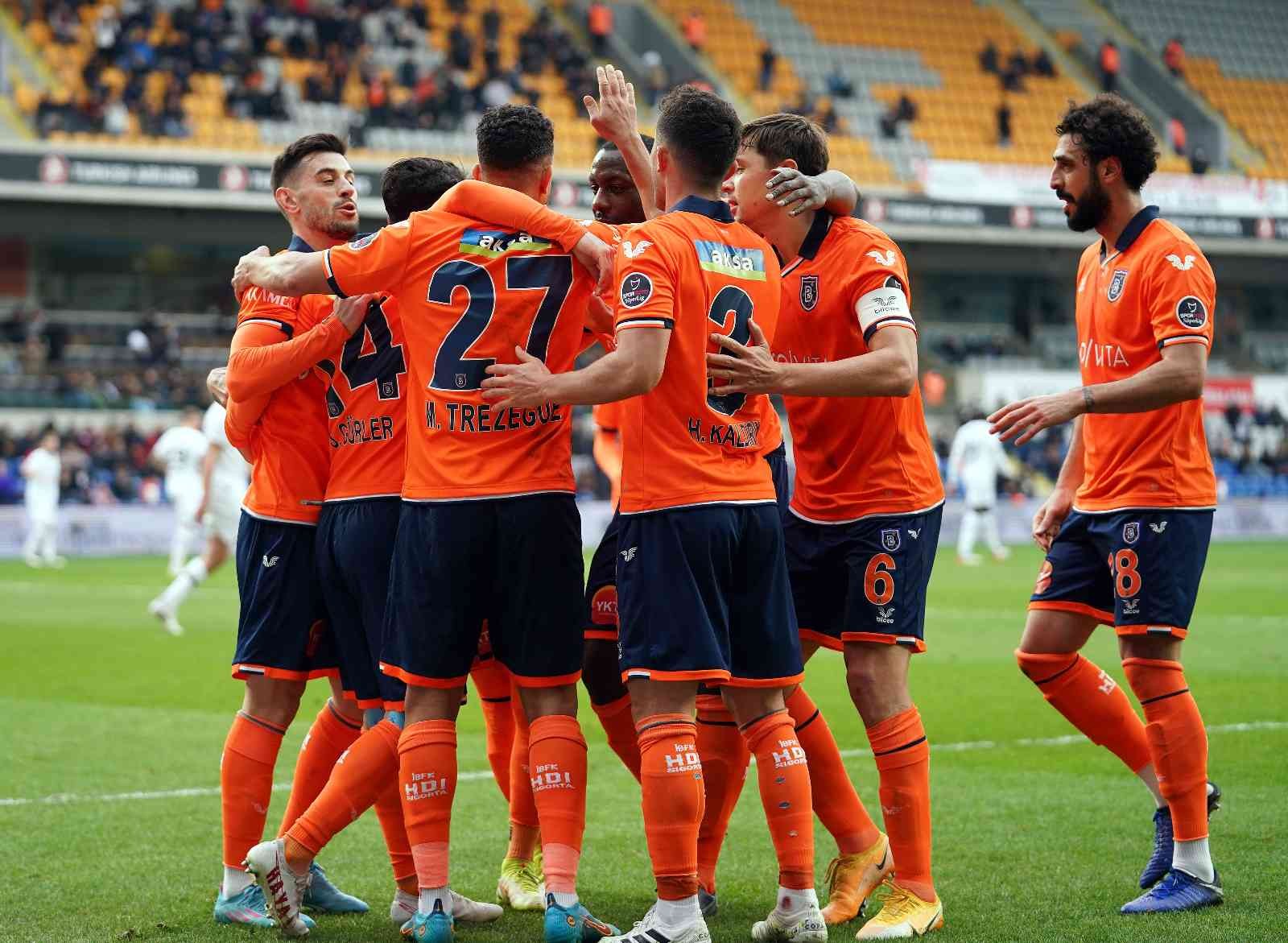 Spor Toto Süper Lig: Medipol Başakşehir: 1 - Fatih Karagümrük: 2 (İlk yarı) Spor Toto Süper Lig’in 27. haftasında Medipol Başakşehir, Fatih Karagümrük’ü ağırlıyor. Müsabakanın ilk yarısı konuk ekibin 2-1’lik üstünlüğüyle ...
