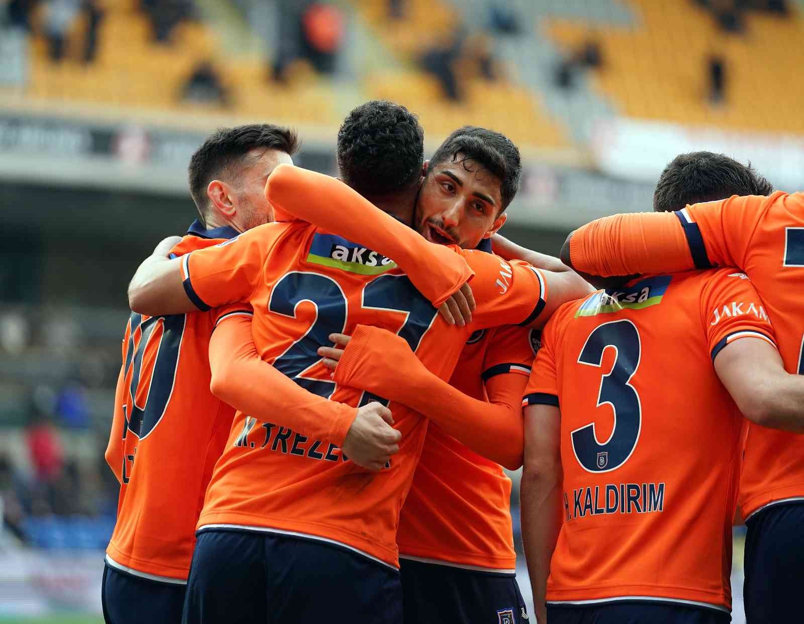 Spor Toto Süper Lig: Medipol Başakşehir: 1 - Fatih Karagümrük: 2 (İlk yarı) Spor Toto Süper Lig’in 27. haftasında Medipol Başakşehir, Fatih Karagümrük’ü ağırlıyor. Müsabakanın ilk yarısı konuk ekibin 2-1’lik üstünlüğüyle ...