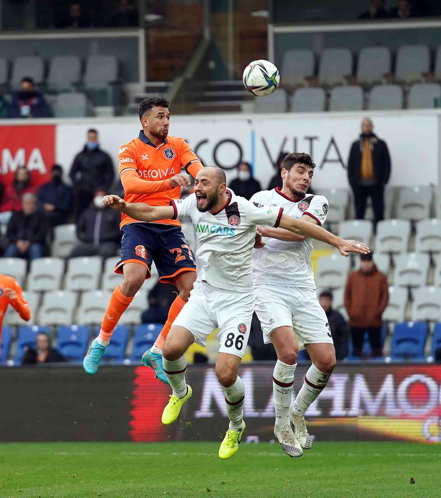 Spor Toto Süper Lig’in 27. haftasında Medipol Başakşehir, Fatih Karagümrük’ü ağırladı. Karagümrük, geriye düştüğü maçta 2 dakikada bulduğu 2 ...