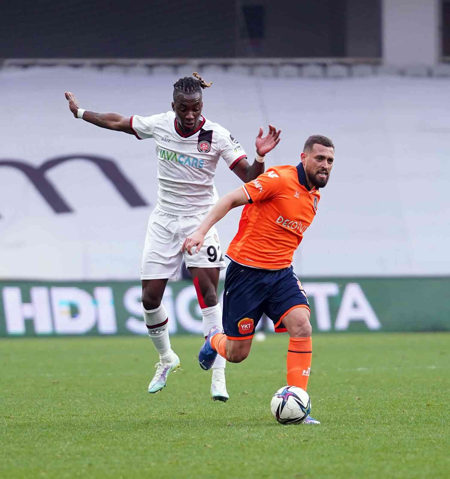Spor Toto Süper Lig’in 27. haftasında Medipol Başakşehir, Fatih Karagümrük’ü ağırladı. Karagümrük, geriye düştüğü maçta 2 dakikada bulduğu 2 ...