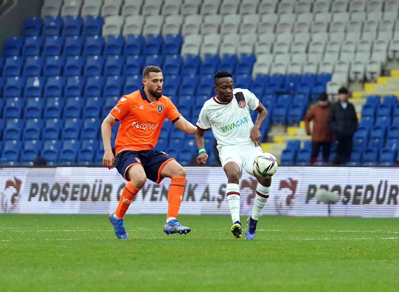 Spor Toto Süper Lig’in 27. haftasında Medipol Başakşehir, Fatih Karagümrük’ü ağırladı. Karagümrük, geriye düştüğü maçta 2 dakikada bulduğu 2 ...