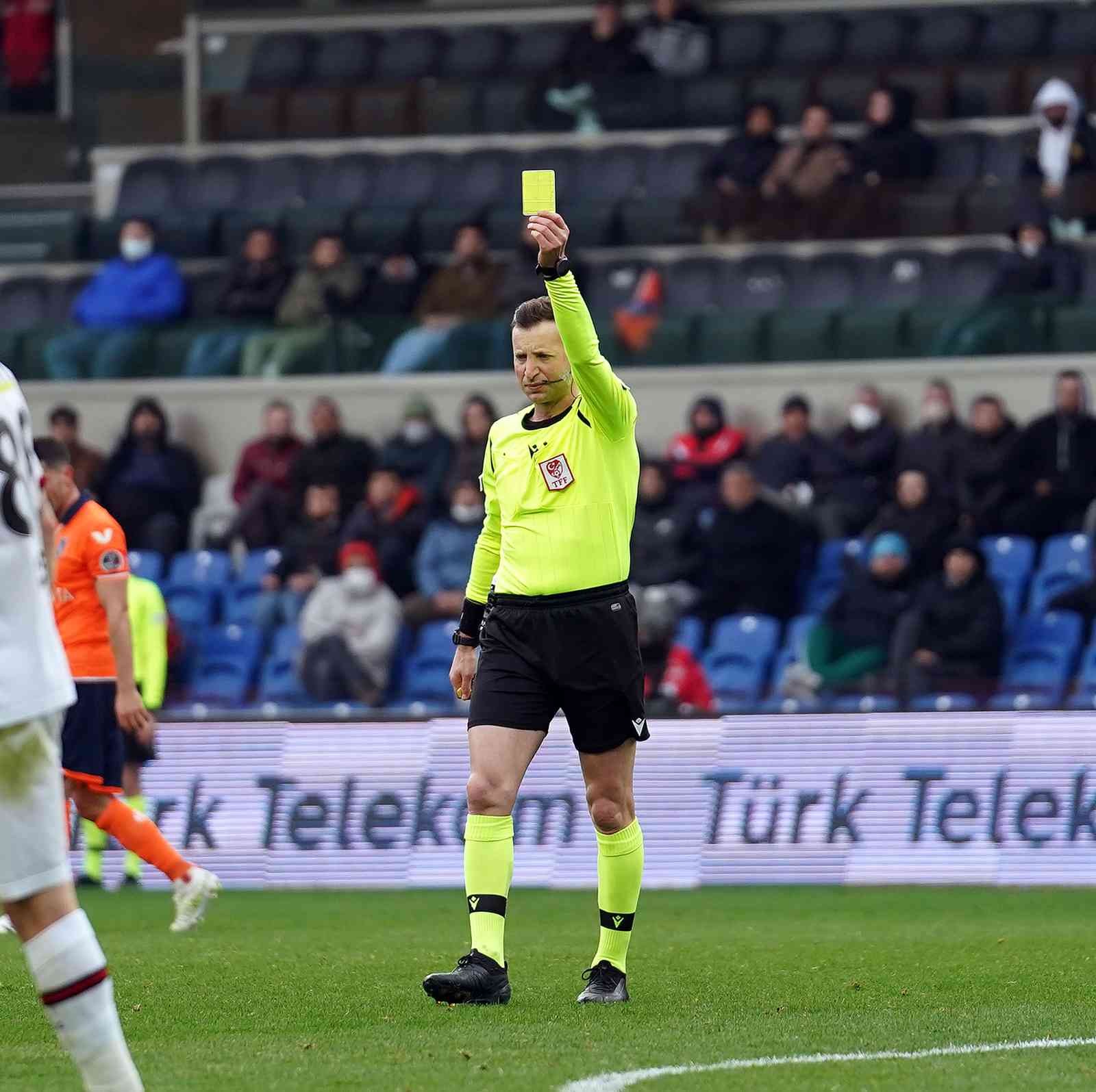 Spor Toto Süper Lig’in 27. haftasında Medipol Başakşehir, Fatih Karagümrük’ü ağırladı. Karagümrük, geriye düştüğü maçta 2 dakikada bulduğu 2 ...