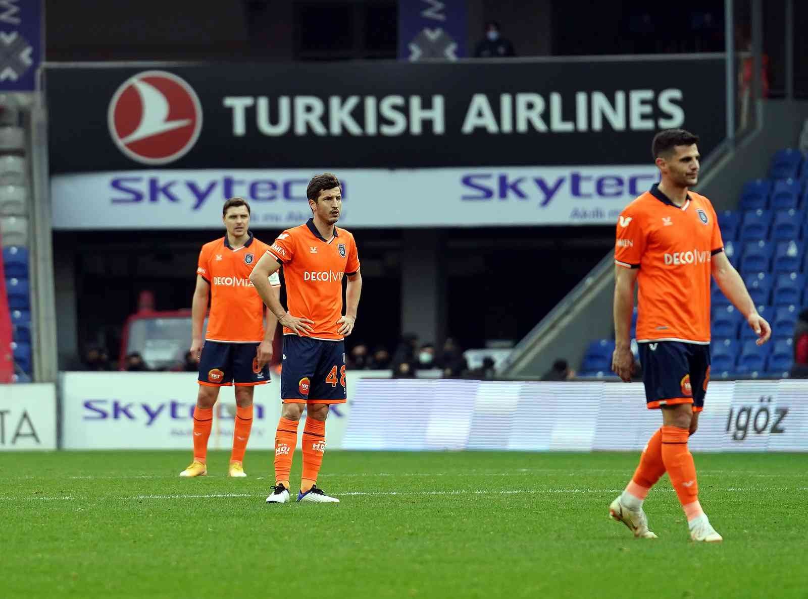 Spor Toto Süper Lig’in 27. haftasında Medipol Başakşehir, Fatih Karagümrük’ü ağırladı. Karagümrük, geriye düştüğü maçta 2 dakikada bulduğu 2 ...
