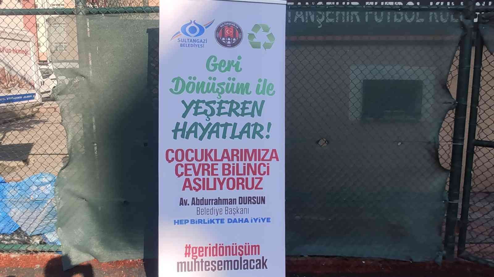 Sultangazi Belediyesi ve Sultanşehir Futbol Kulübü’nün ortaklaşa yürüttüğü proje kapsamında evlerden toplanan atıkları yetkililere teslim eden ...