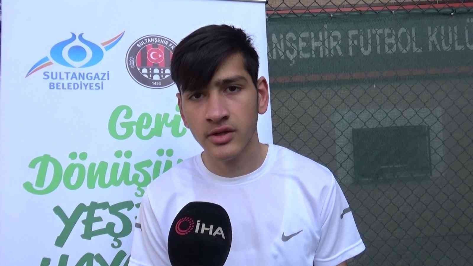 Sultangazi Belediyesi’nden yeşeren hayatlar projesi Sultangazi Belediyesi ve Sultanşehir Futbol Kulübü’nün ortaklaşa yürüttüğü proje kapsamında evlerden toplanan atıkları yetkililere teslim eden ...