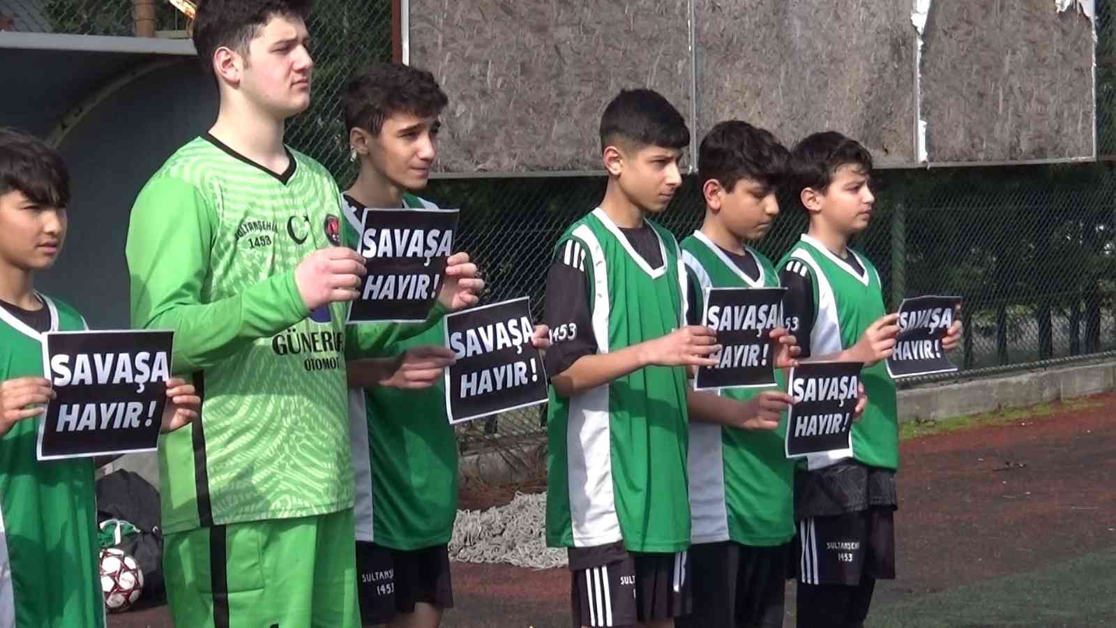 Sultangazi Belediyesi’nden yeşeren hayatlar projesi Sultangazi Belediyesi ve Sultanşehir Futbol Kulübü’nün ortaklaşa yürüttüğü proje kapsamında evlerden toplanan atıkları yetkililere teslim eden ...
